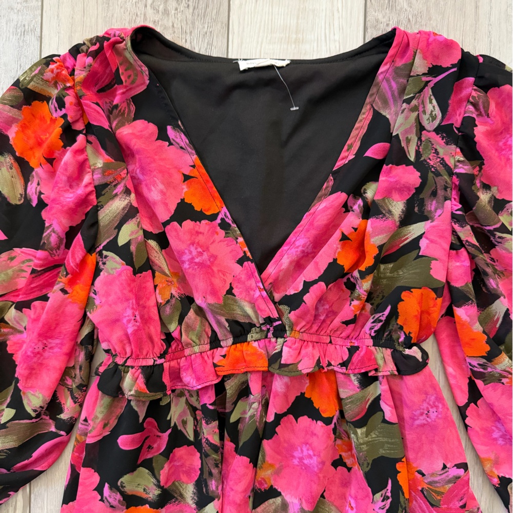 NWOT Blu Pepper Floral Cinched Waist blouse size small - Picture 4 of 10